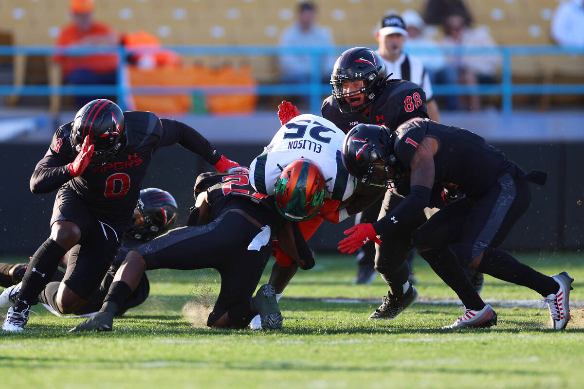 Seattle Sea Dragons running back Morgan Ellison (25) is tackled by Vegas Vipers players during ...