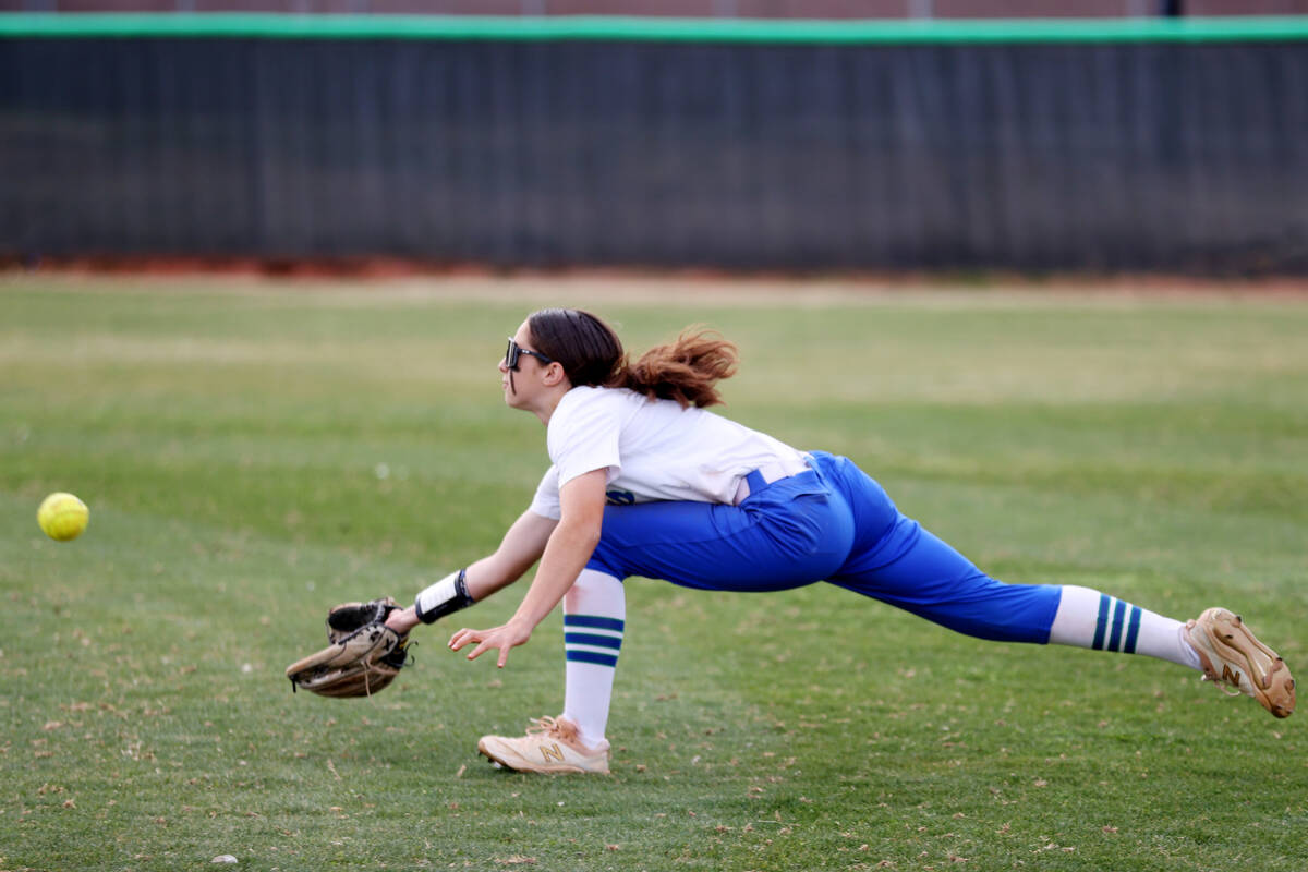 Green Valley's Lyla Baxter (9) dives for the ball for a catch and out during a softball game ag ...