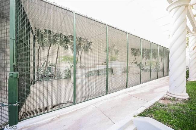 Animal enclosure at Siegfried and Roy’s former property at 1638 Valley Drive. (Ron Miller/Zipp3D)