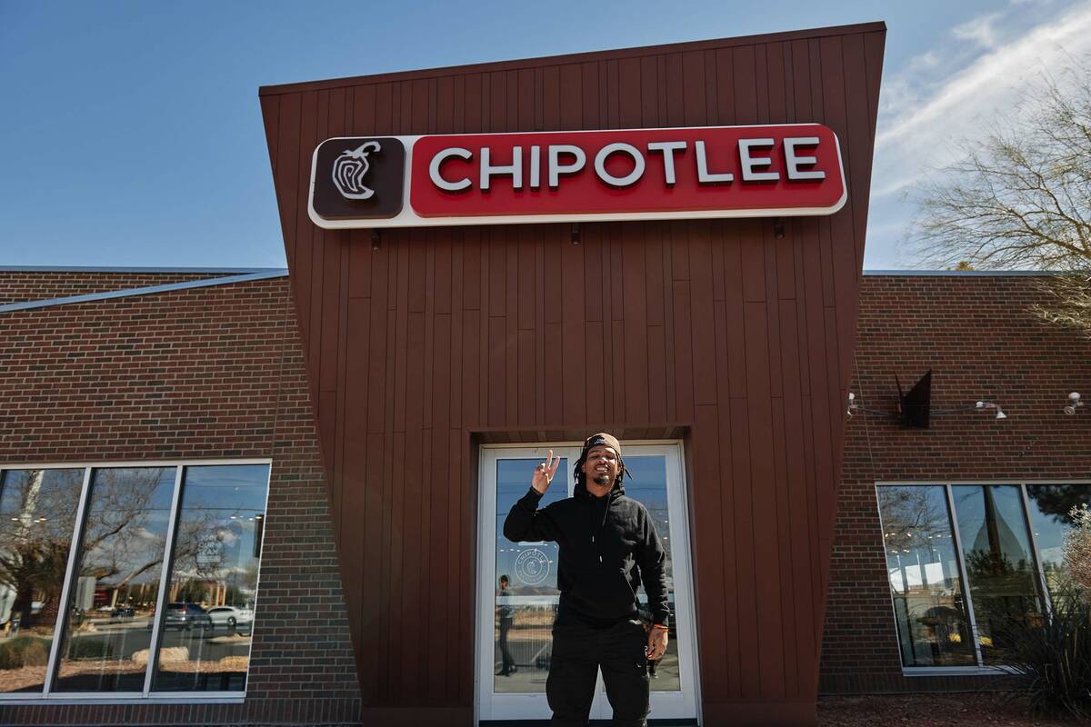 Chipotle surprised Vegas TikTok star Keith Lee and fellow creator Alexis Frost with special “ ...