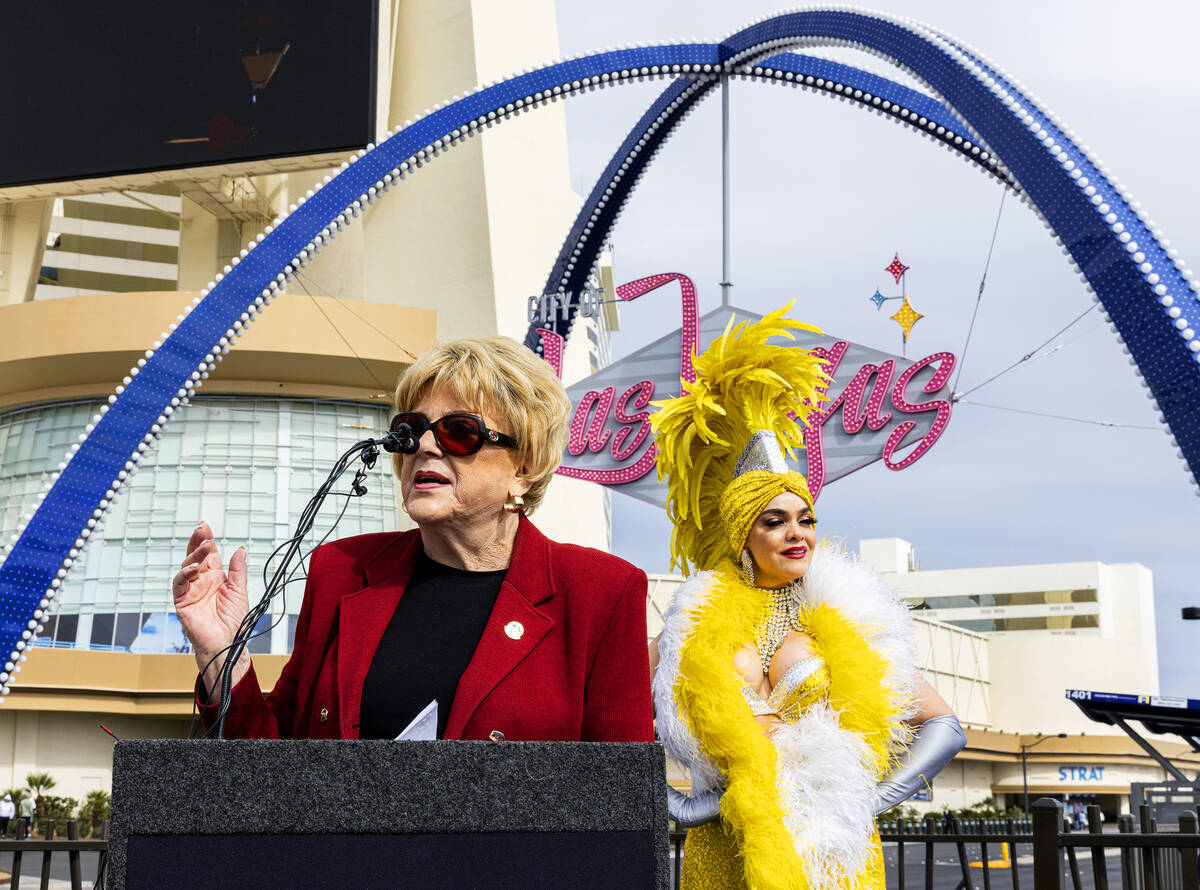 Las Vegas installs downtown Gateway Arches landmark - Los Angeles Times