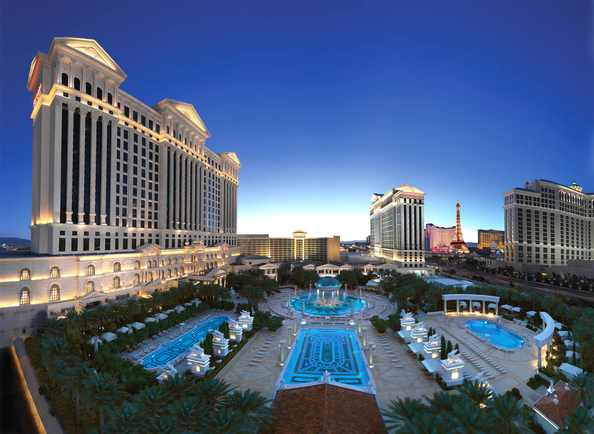 7 Best Rooftop Pools Las Vegas [2023 UPDATE]