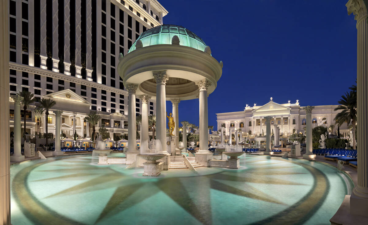 Garden of the Gods Pool Oasis at Caesars Palace (courtesy Caesars Entertainment)