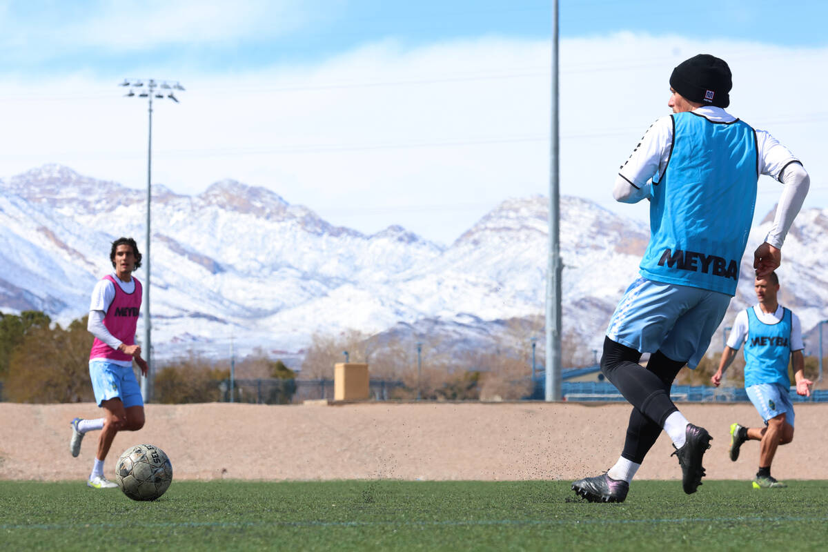 Players pass the ball during a Las Vegas Lights FC soccer practice at the Kellogg-Zaher Soccer ...