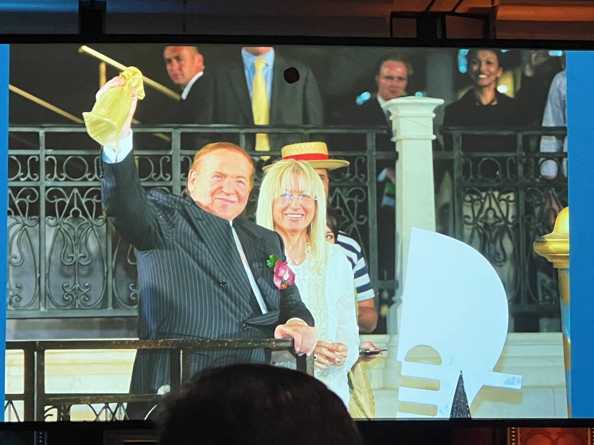 Sheldon Adelson, Mark Davis dihormati di Las Vegas Strip