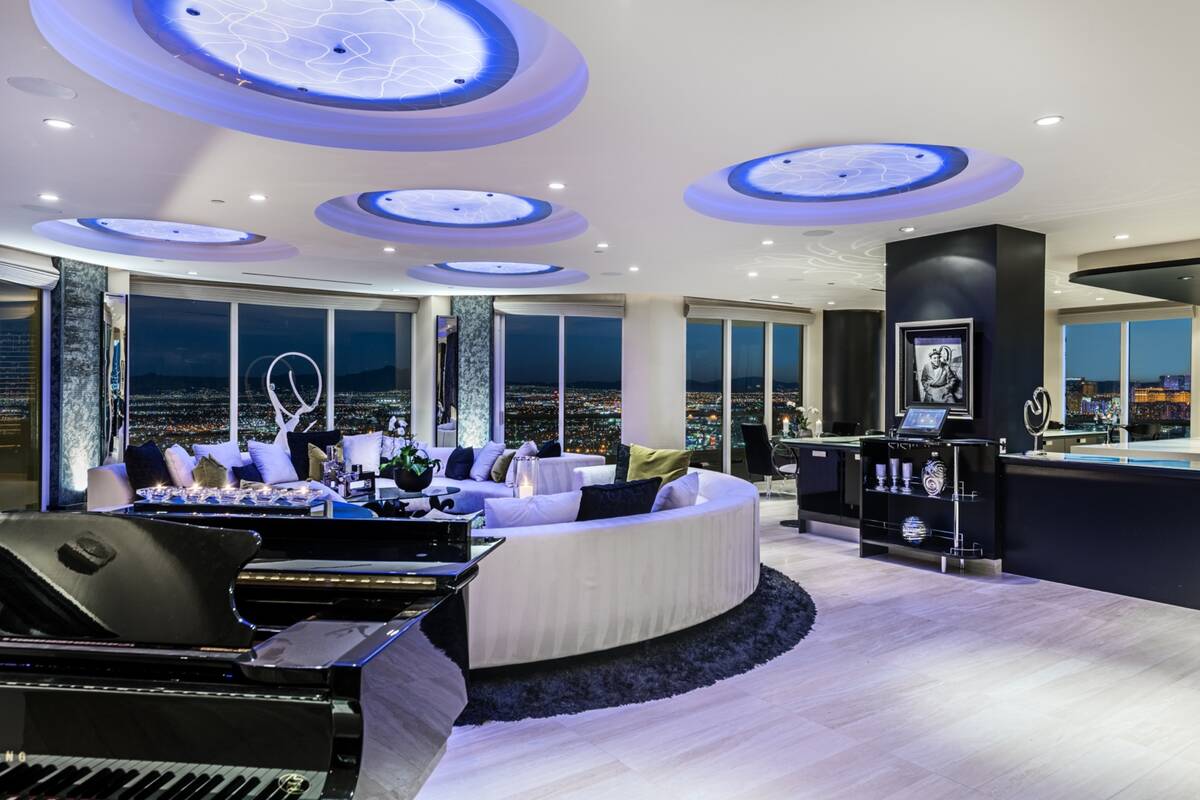 Turnberry Place penthouse. (Award Realty)