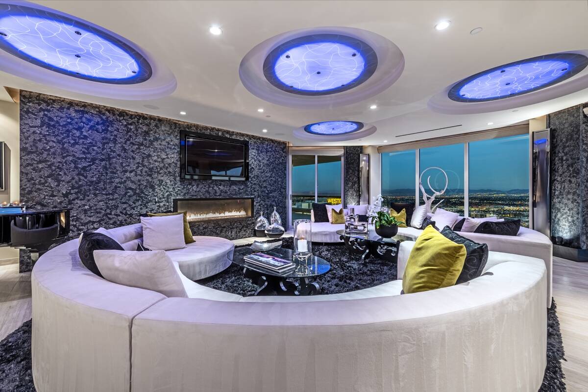 Turnberry Place penthouse living room. (Award Realty)