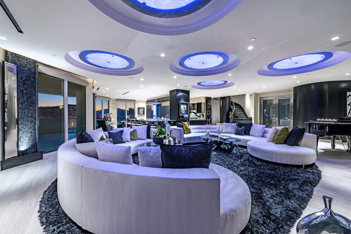 Turnberry Place penthouse. (Award Realty)