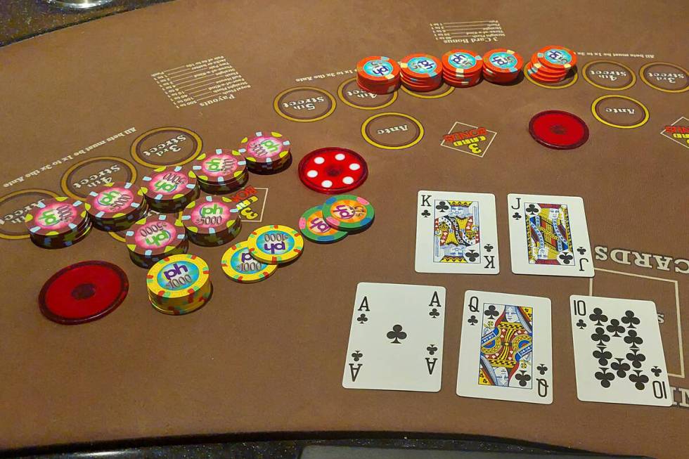 Seorang pemain memenangkan $193.487 setelah melakukan royal flush di Mississippi Stud poker pada hari Selasa, 2 Maret…
