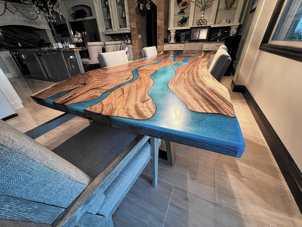 30 Custom Epoxy Resin Tabletops: Pine Wood Blue