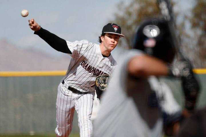 Desert Oasis' Seth Graham-Pippin (9) delivers to Bishop Gorman's Maddox Riske (2) during the fi ...