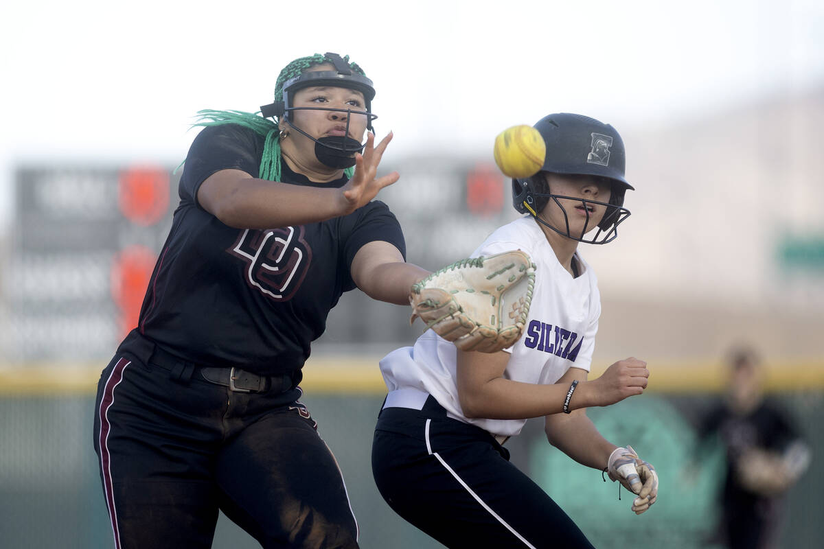 Desert Oasis’ Veyda Simon attempts to catch while Silverado’s Yvonne Jimenez make ...