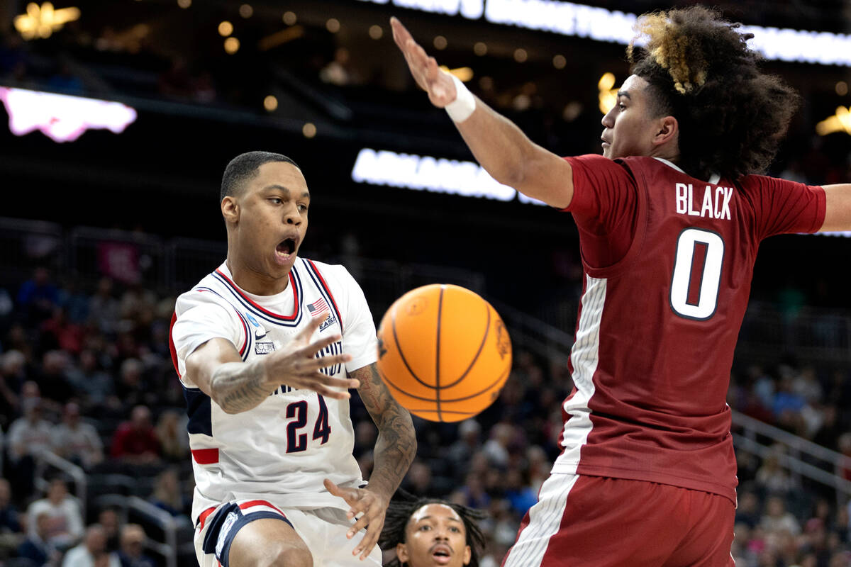 NCAA Tournament: UConn routs Arkansas for Elite Eight berth