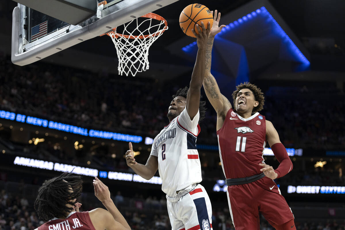 NCAA Tournament: UConn routs Arkansas for Elite Eight berth