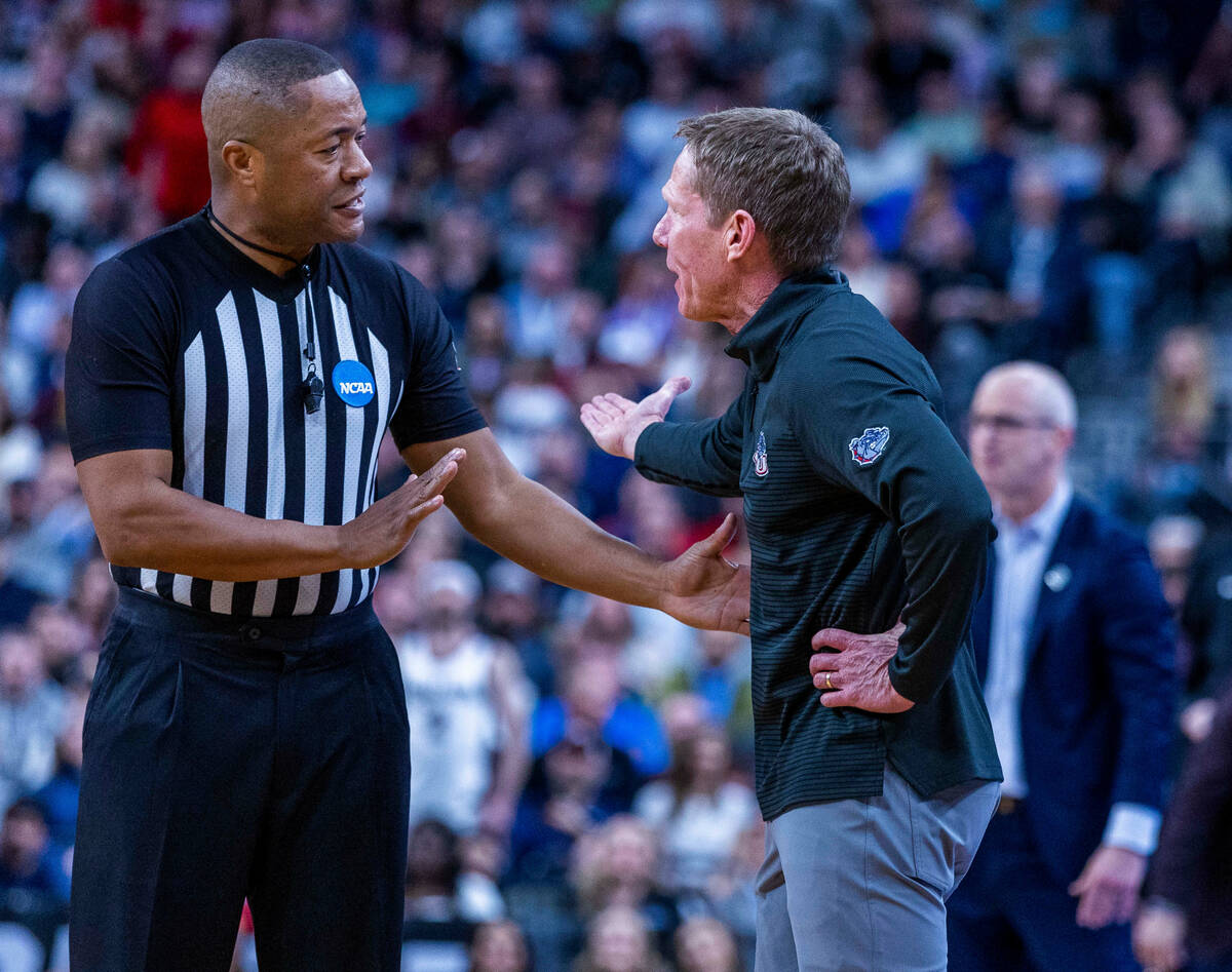 Gonzaga head coach Mark Few, right, argues a call with a referee against UConn during the first ...