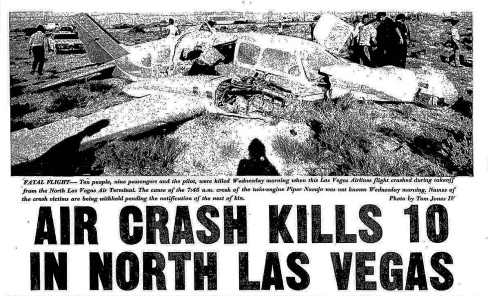 Kliping surat kabar Las Vegas Review-Journal dari 30 Agustus 1978 dengan tajuk utama "Kecelakaan Udara Menewaskan 1...