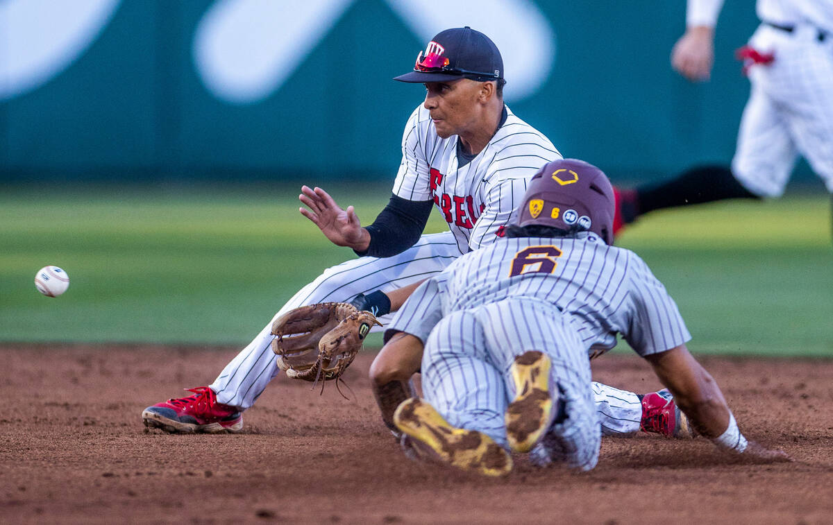 UNLV infielder Gianni Horvat (3) looks in the ball as Arizona State infielder Nu'u Contrades (6 ...