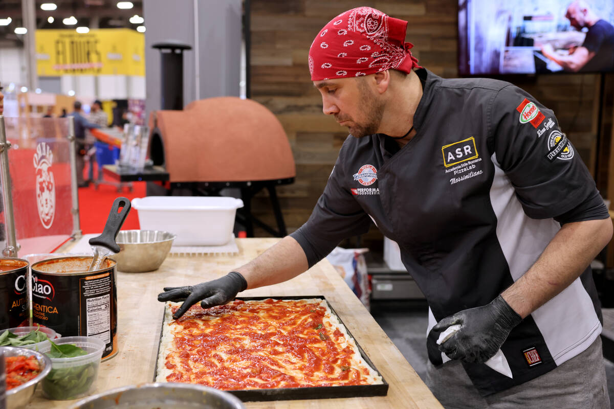 The JayZ pizza robot, other hot trends from Pizza Expo in Las Vegas