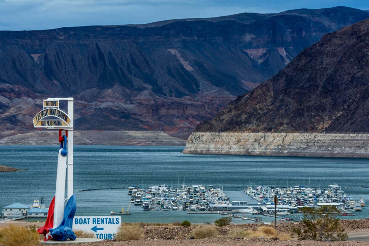 Lake Mead menyusut saat negara bagian berjuang untuk menemukan potongan Sungai Colorado