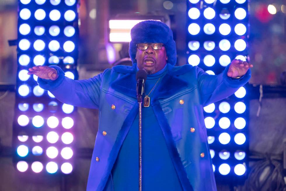 Bobby Brown dari Edisi Baru tampil di Times Square untuk perayaan Malam Tahun Baru pada Sabtu...