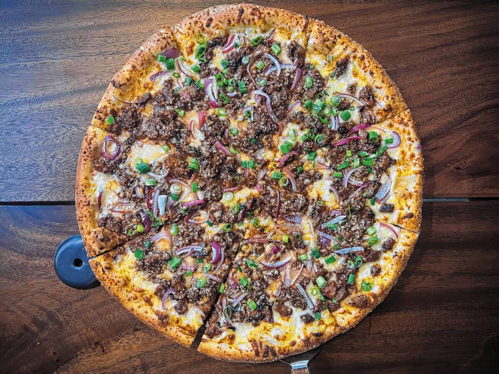 Pizza sandung lamur waktu terbatas dari Crust & Roux di Town Square Center di Las Vegas...