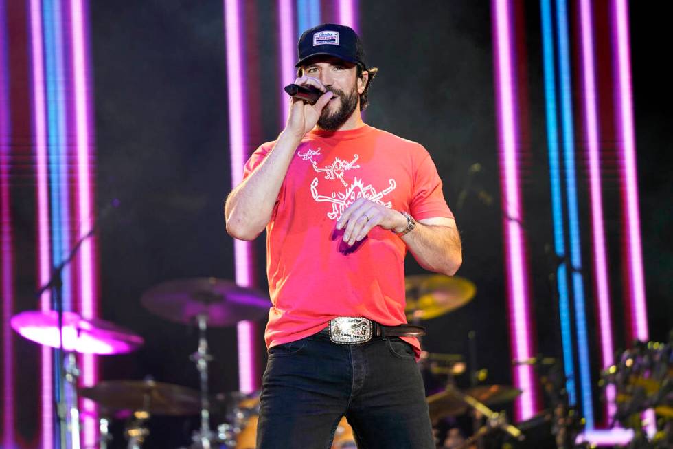Sam Hunt tampil di hari Sabtu selama Hari ke-3 Windy City Smokeout di luar United Center...