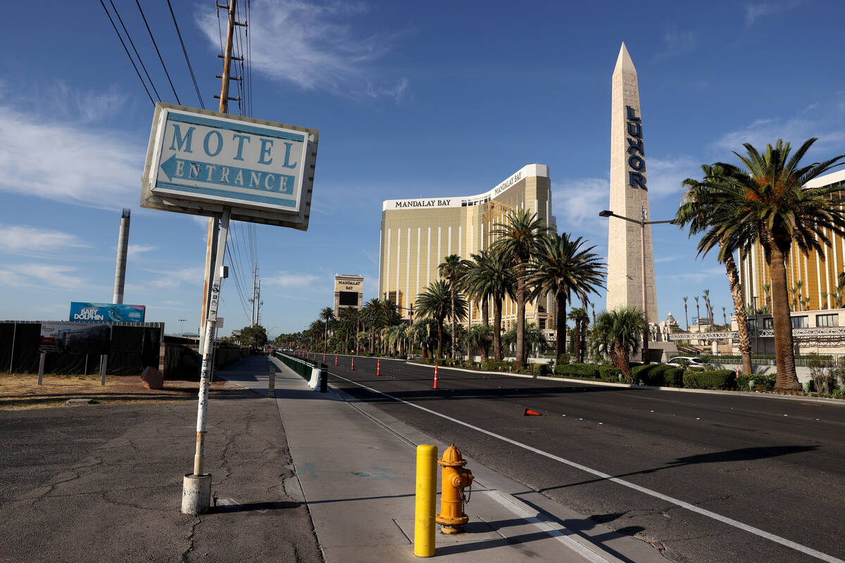 A sign for the boarded-up White Sands Motel at 3889 Las Vegas Blvd. on the south Strip Wednesda ...