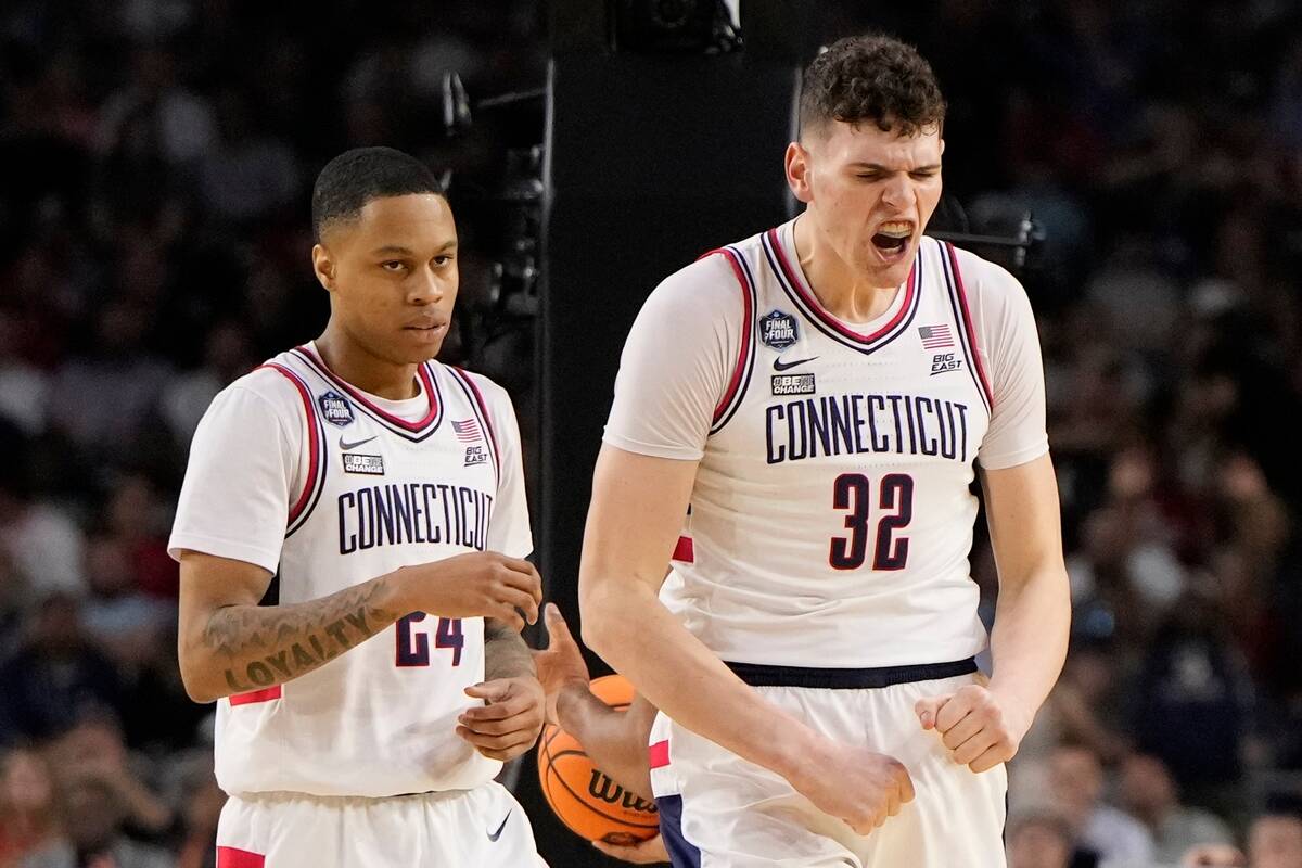 Connecticut center Donovan Clingan (32) celebrates after scoring against San Diego State during ...