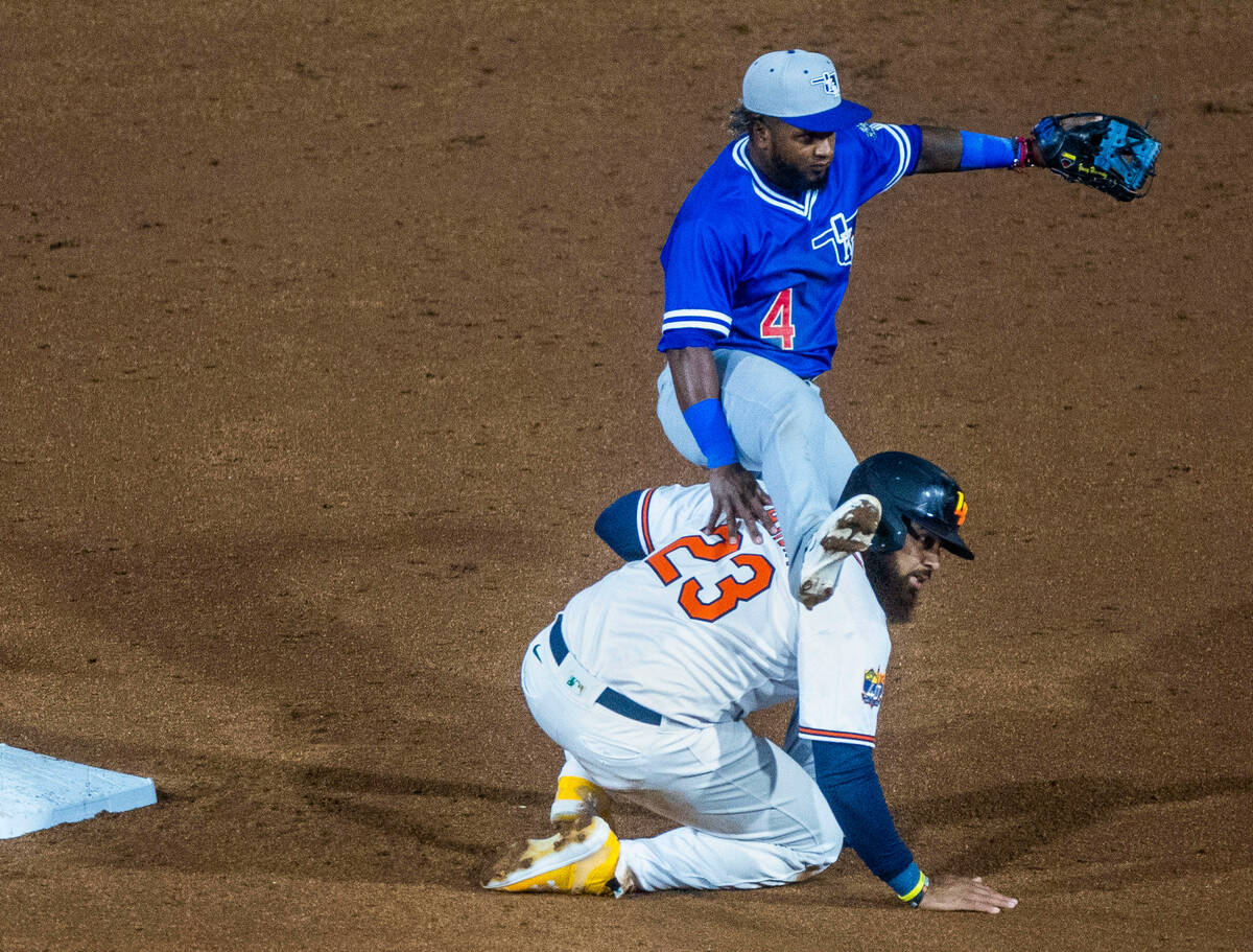 Aviators infielder Dérmis Garcia (23) is tangled up with Dodgers infielder Yonny Hern&#xe1 ...