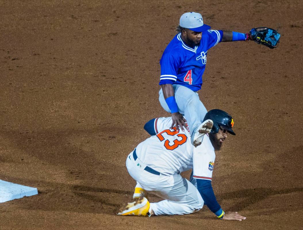 Aviators infielder Dérmis Garcia (23) is tangled up with Dodgers infielder Yonny Hern&#xe1 ...