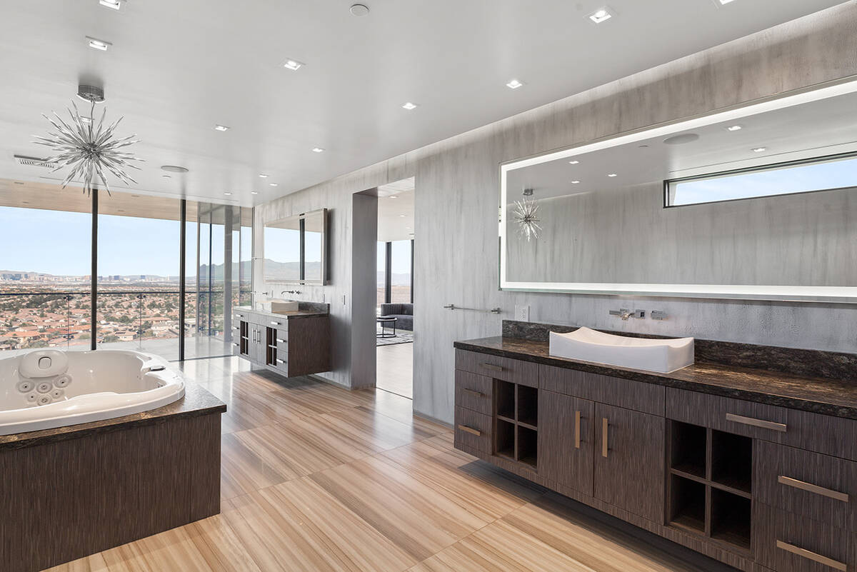 The master bath. (IS Luxury)