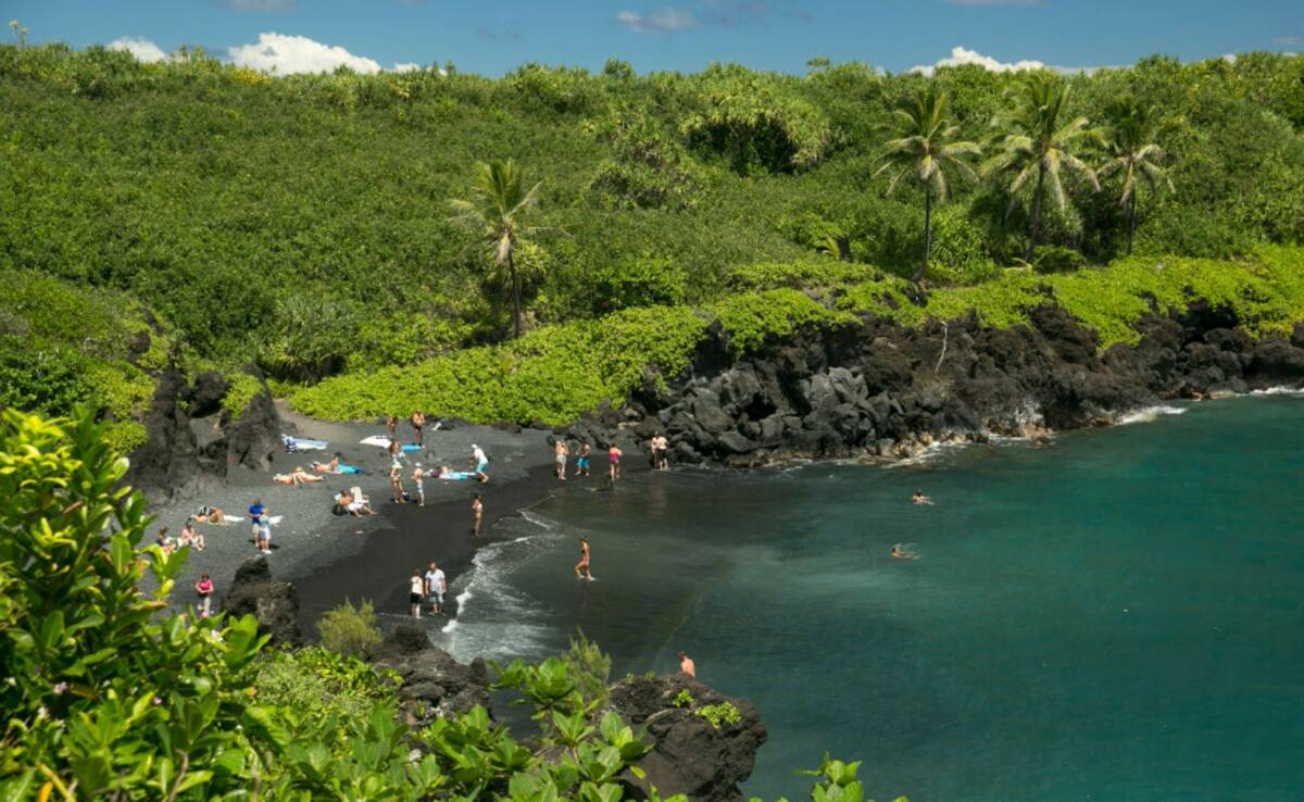 Hawaii dapat menerapkan biaya untuk mengunjungi taman negara bagian, jalan setapak