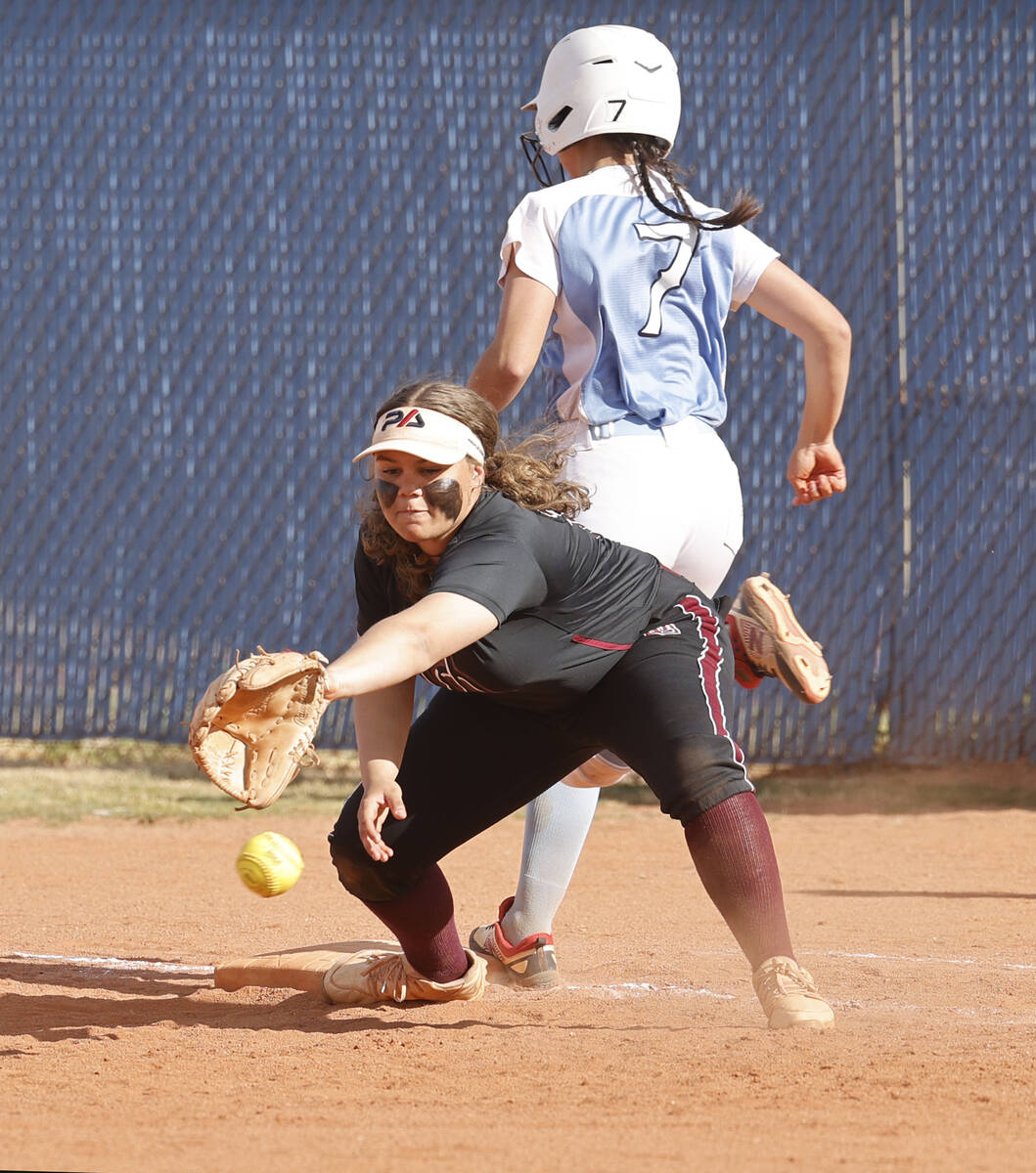Centennial's Rebeca Venzor-Nuno (7) safely runs to the first as Desert Oasis' Aaliyah Stewart ( ...