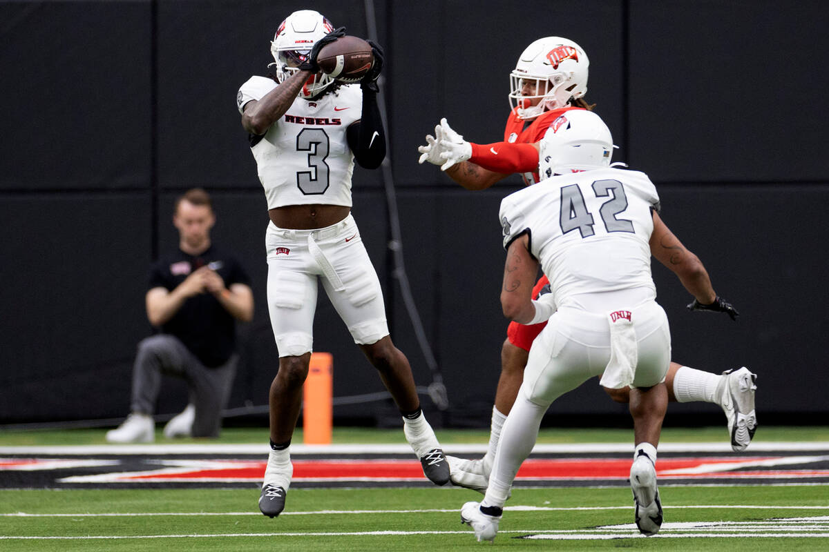 Defensive back Johnathan Baldwin (3) catches an interception intended for tight end Shaun Grays ...