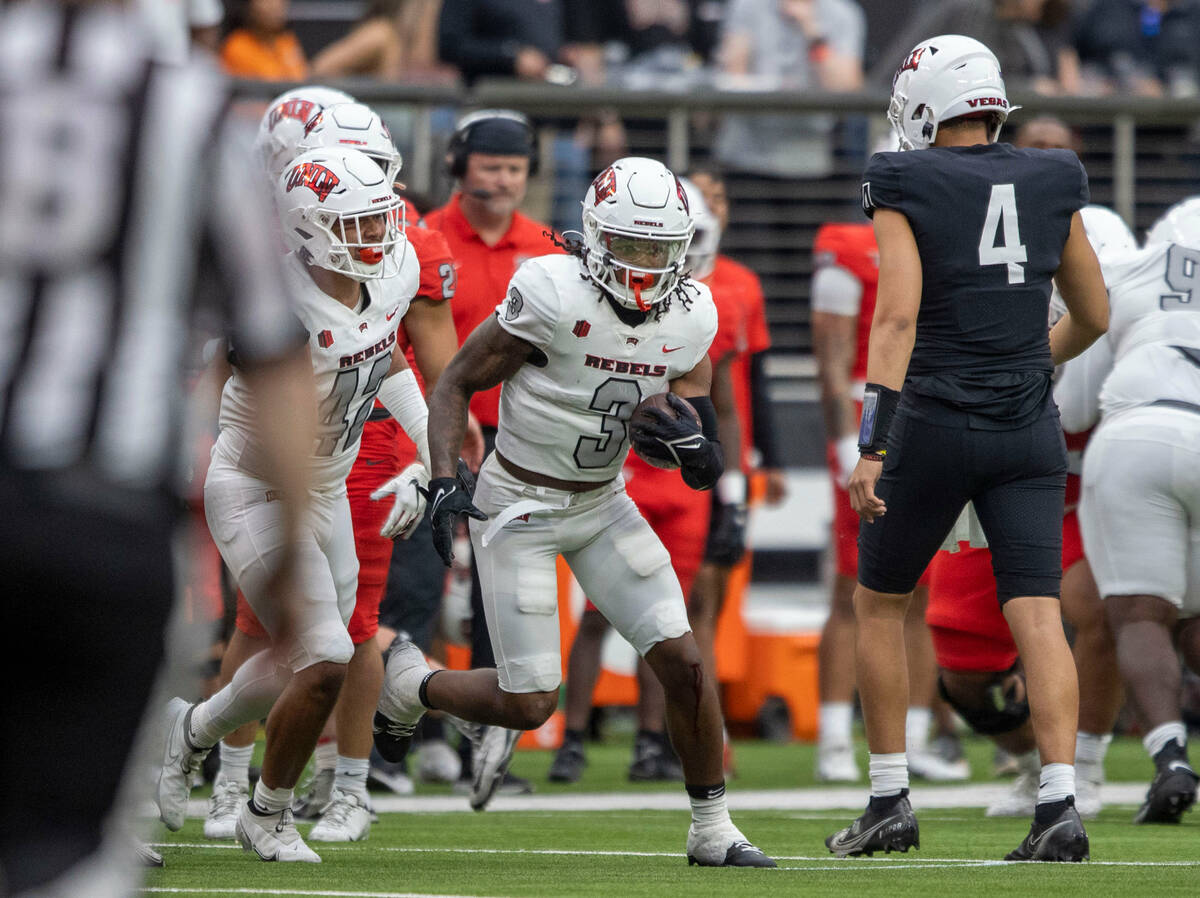 UNLV defensive back Johnathan Baldwin (3) runs with a football he intercepted during the second ...