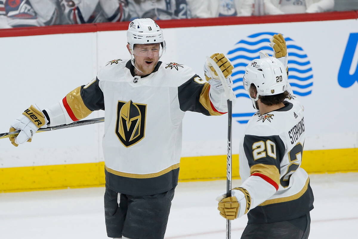 Josh Morrissey dari Winnipeg Jets keluar untuk seri melawan Golden Knights