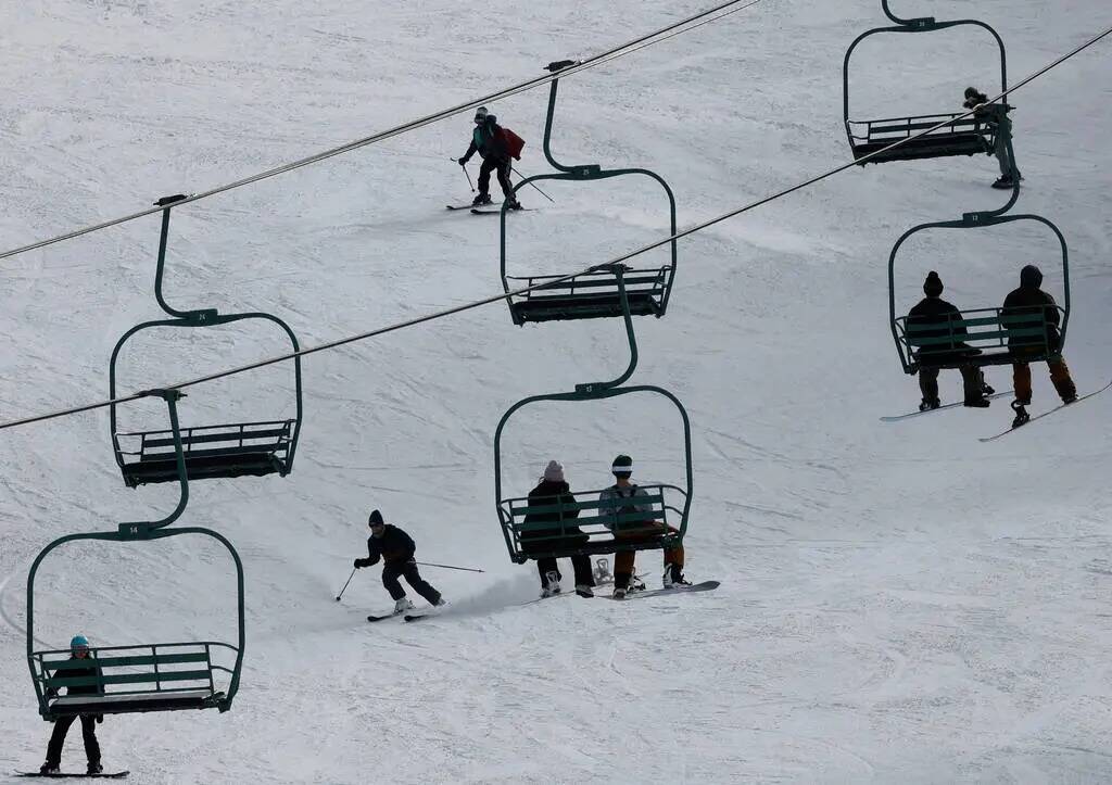 Skiers and snowboarders ride the lifts at Lee Canyon on Dec. 26, 2022. (Chitose Suzuki/Las Vega ...