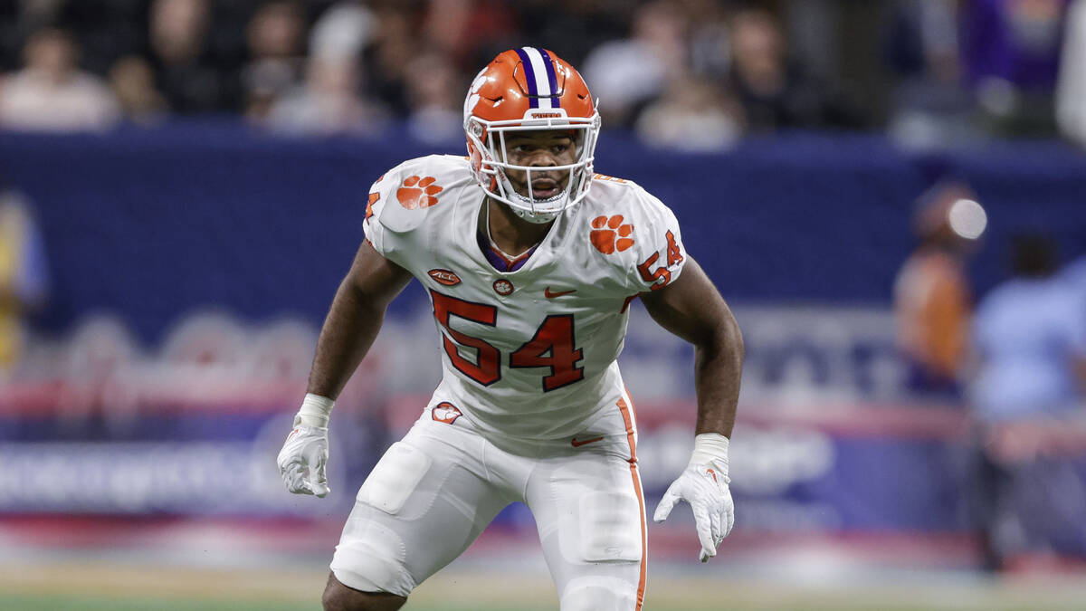 Clemson's Jeremiah Trotter Jr. (54) defends during the first half of an NCAA football game agai ...