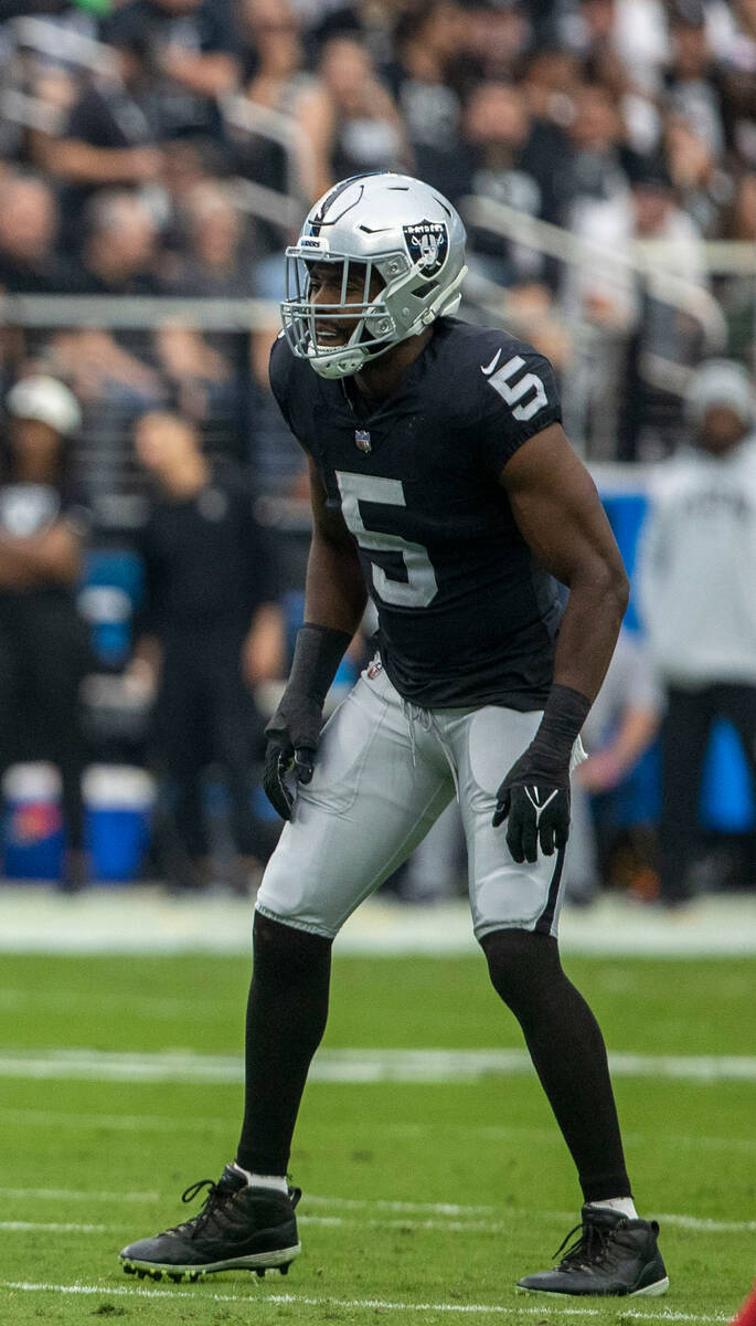 Raiders linebacker Divine Deablo (5) stays in coverage during the first half of an NFL game aga ...