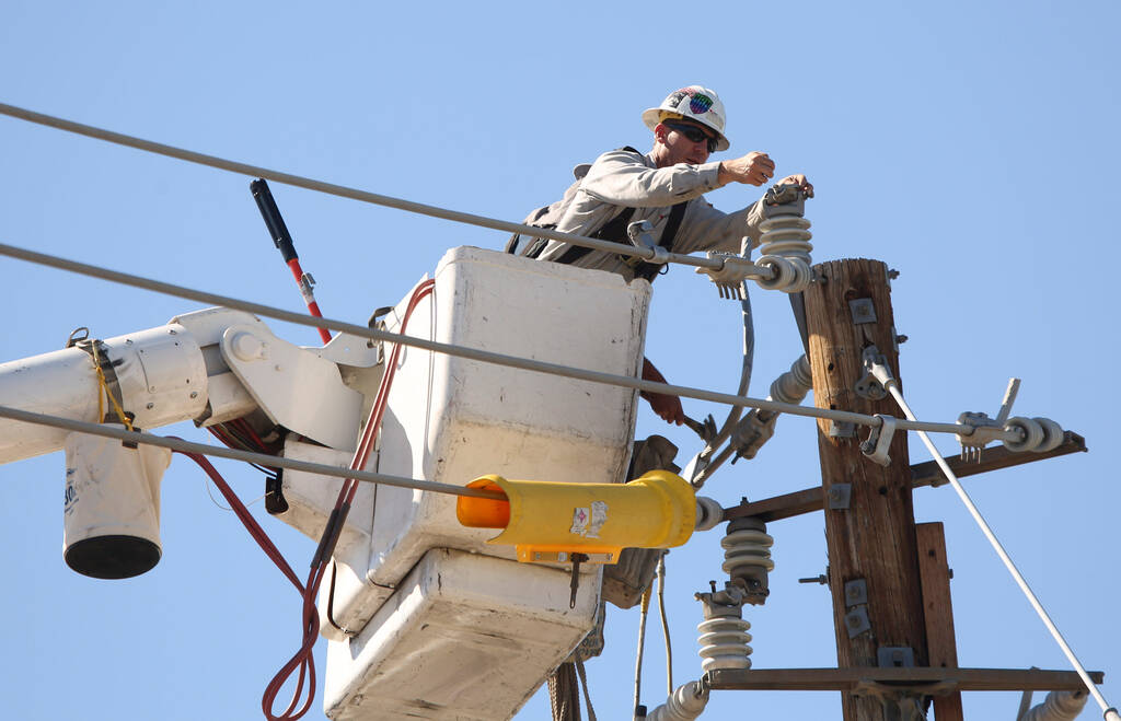 NV Energy workers fix power lines on Wednesday, July 17, 2019, in Henderson. (Michael Blackshir ...