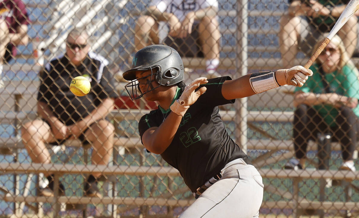 Palo Verde's Michelle De La Cruz (22) keeps an eye on the ball during the second inning of a so ...
