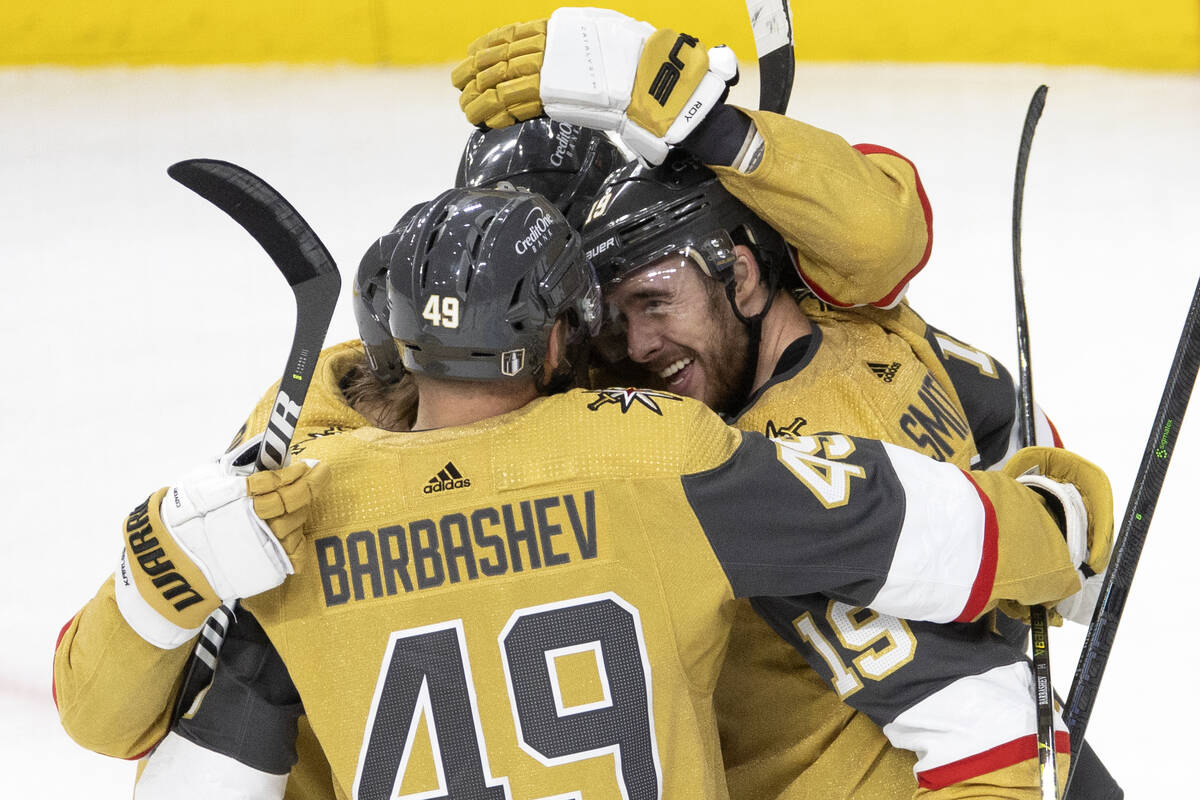 Penguins fan throws jersey on the ice, Leon Draisaitl throws it