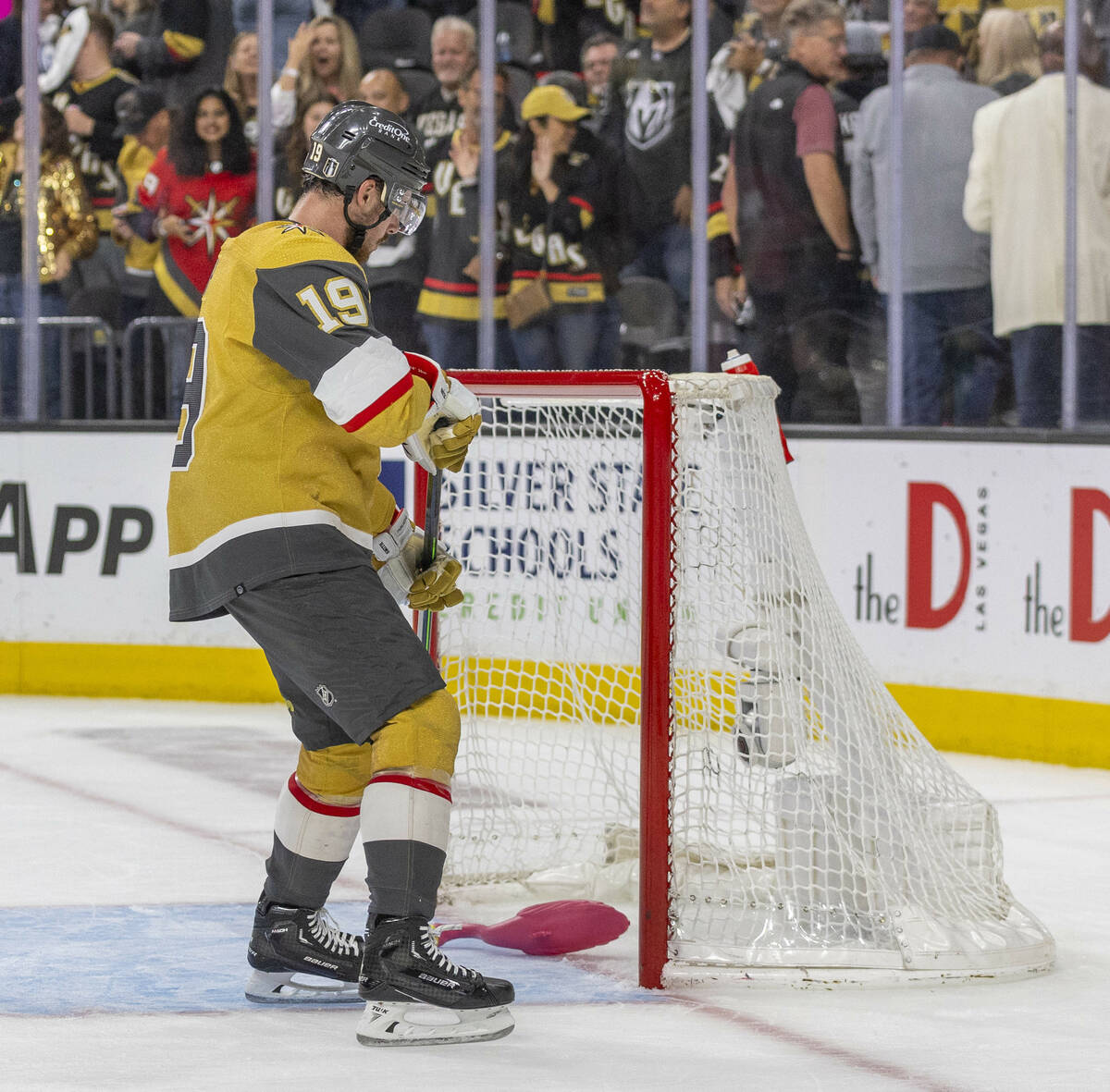 Golden Knights right wing Reilly Smith (19) scores with a flamingo into the goal after their 4- ...