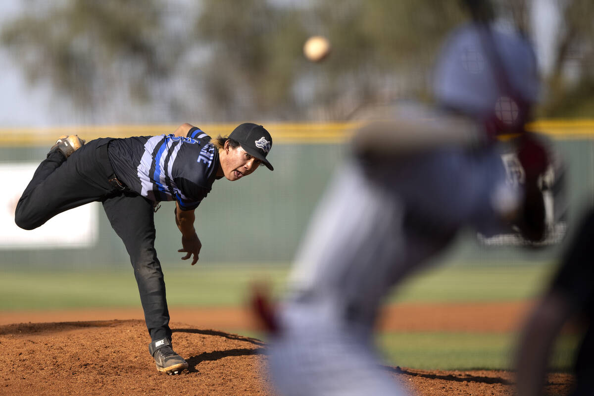 Basic’s Tee Southisene throws to Desert Oasis during a high school Class 5A Southern Reg ...