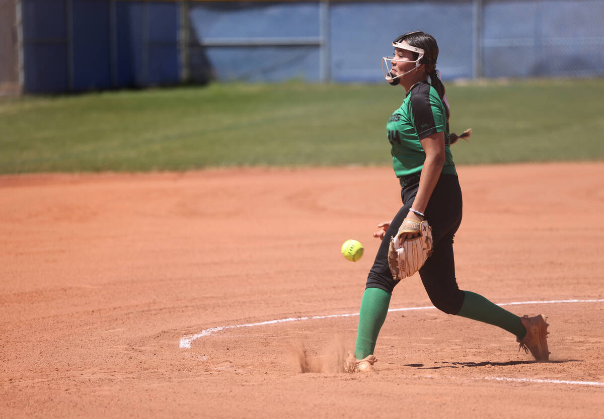 Palo Verde pitcher Haley Kearns (24) throws against Centennial in the 1st inning of their Class ...