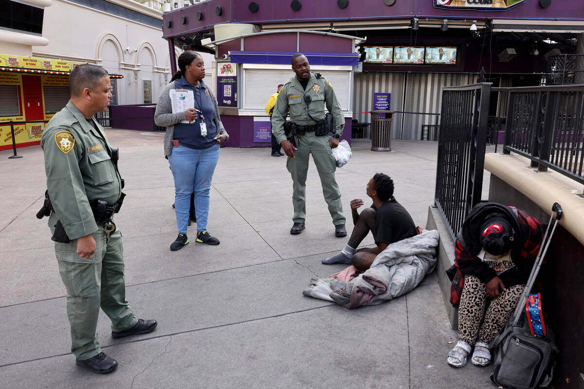 Members of Metropolitan Police Department’s Homeless Outreach Team and Clark County Depa ...