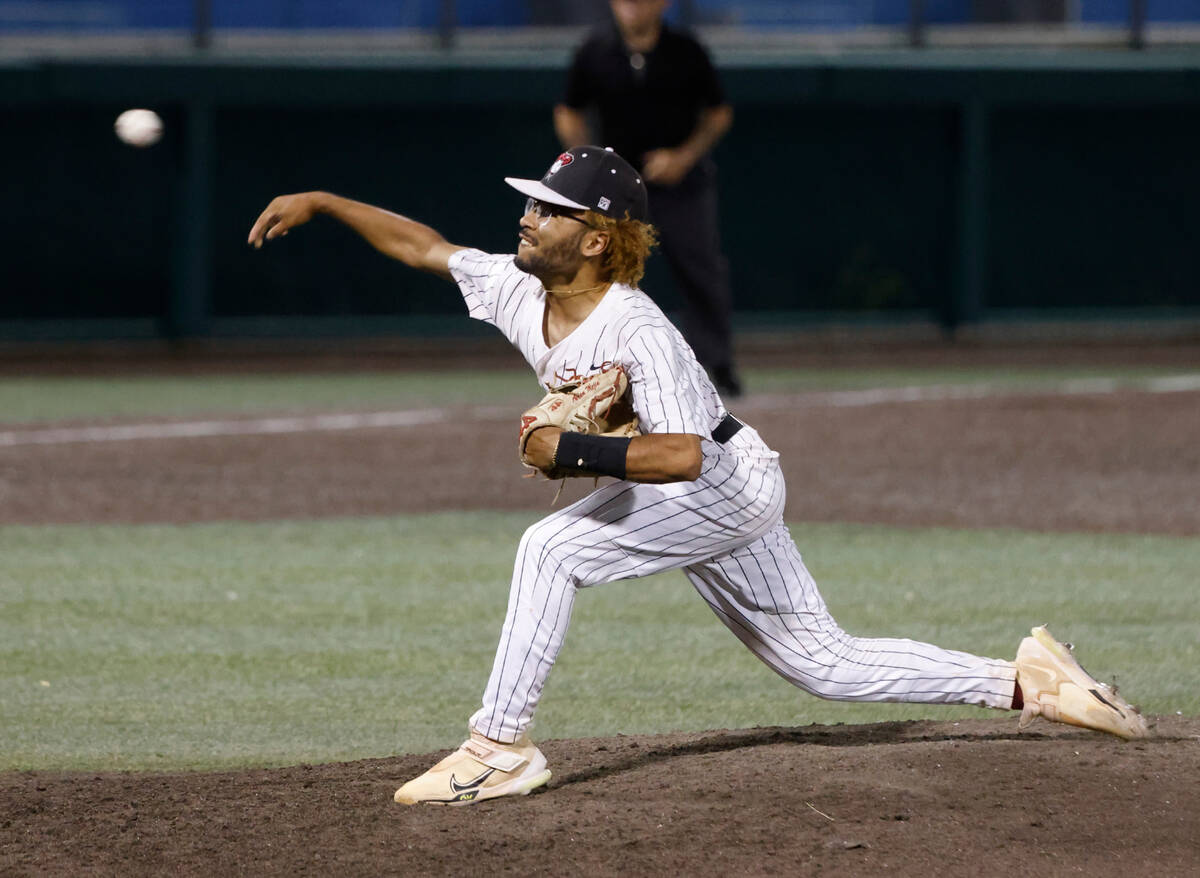 Desert Oasis High's Adrian Mejia delivers a pitch against Bishop Manogue High during Class 5A s ...