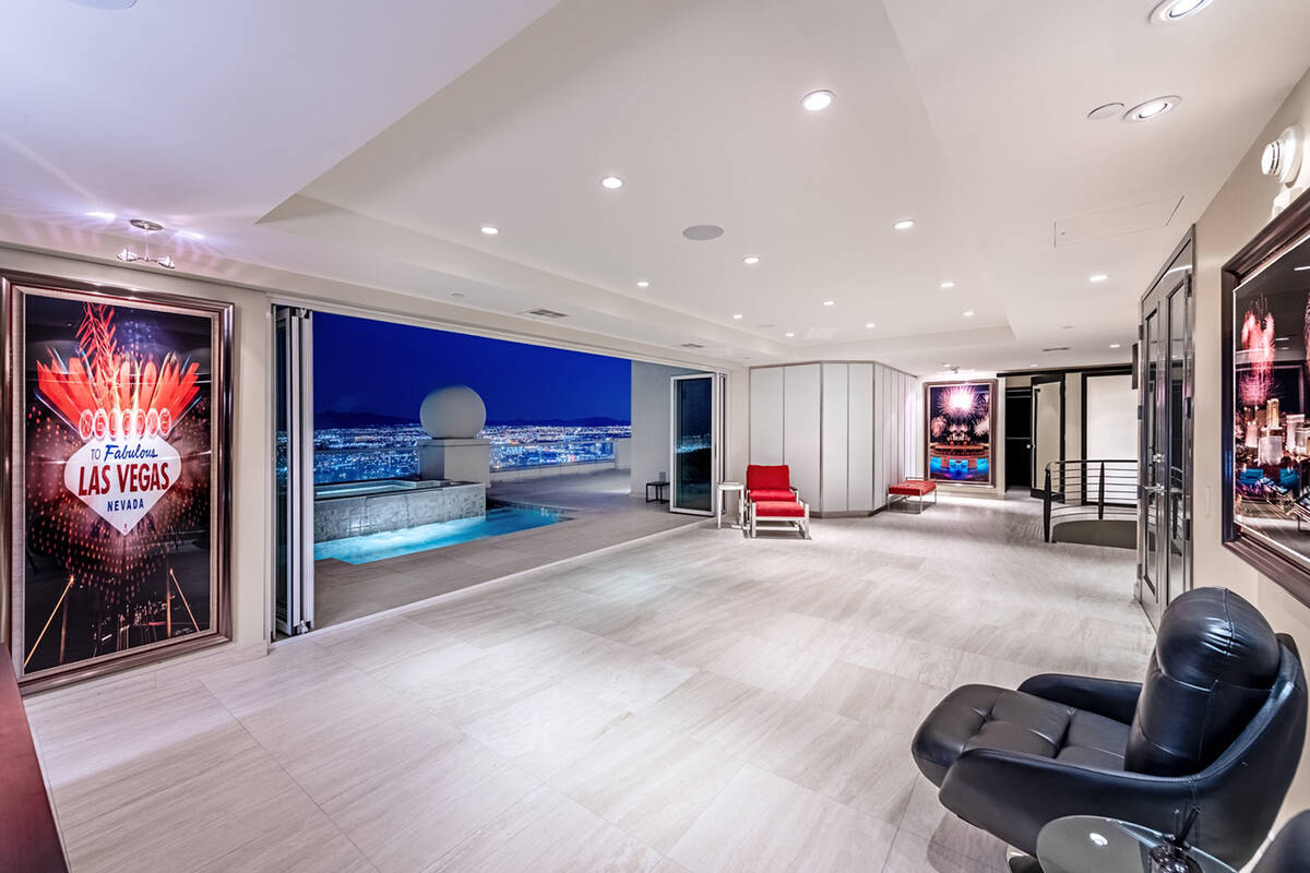 The Turnberry Place penthouse has Italian limestone flooring. (Award Realty)