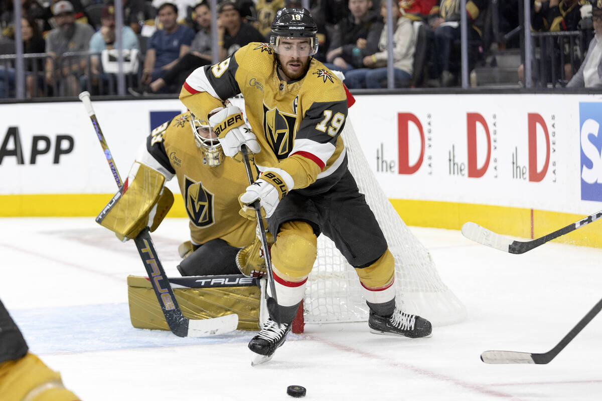Golden Knights right wing Reilly Smith (19) goes for a loose puck during the second period in G ...