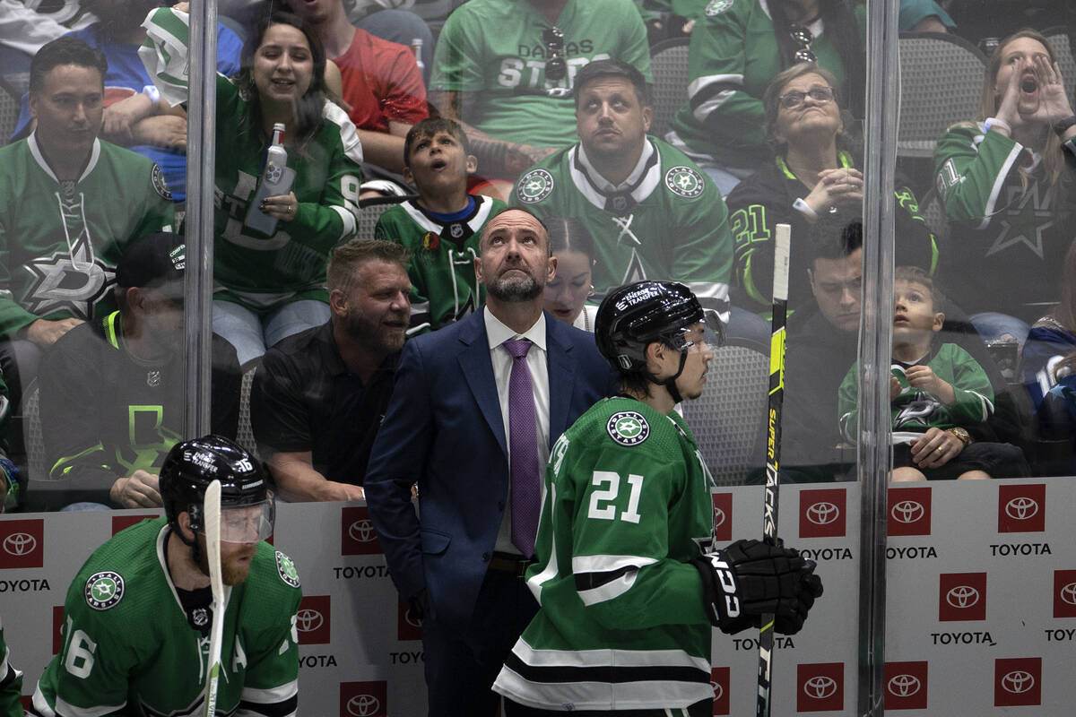 Dallas Stars Peter DeBoer looks up at the scoreboard during the final second during the third p ...